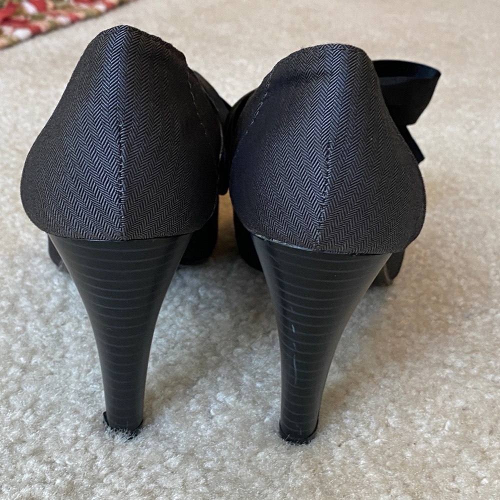 Ann Marino grey Lido bow tie shoes. - Picture 10 of 12